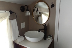 Colonial BR sink